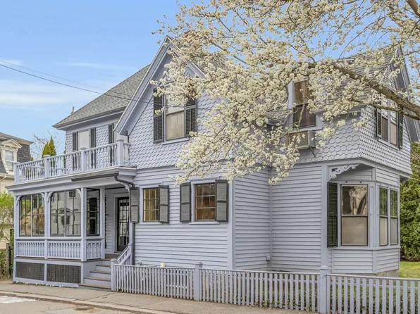 18 North St, Manchester, MA 01944