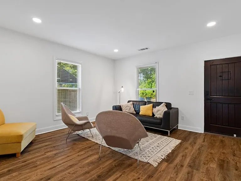 2352 Herring Rd SW — Photo 1