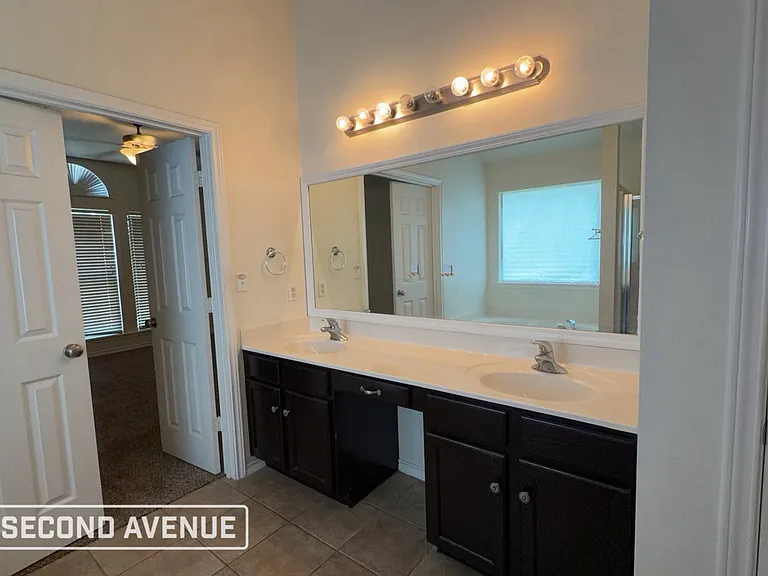 6013 Suffolk Dr — Photo 6