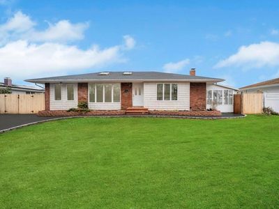 25 Sandalwood Drive, Smithtown, NY, 11787