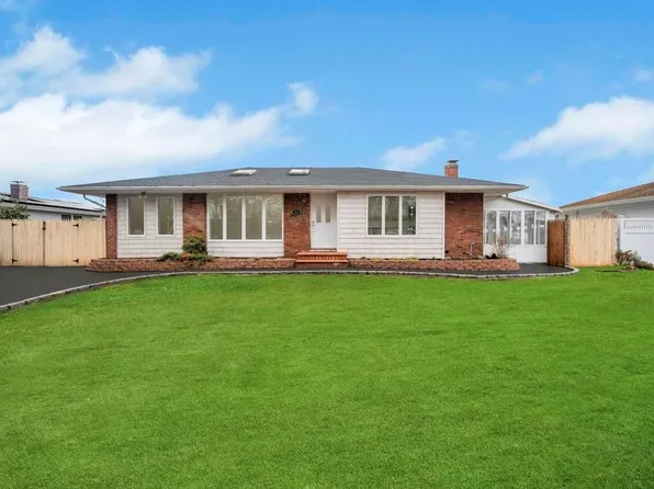 25 Sandalwood Drive, Smithtown, NY 11787