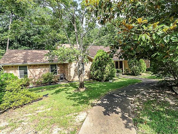 4th image of 1610 Leisure Ln