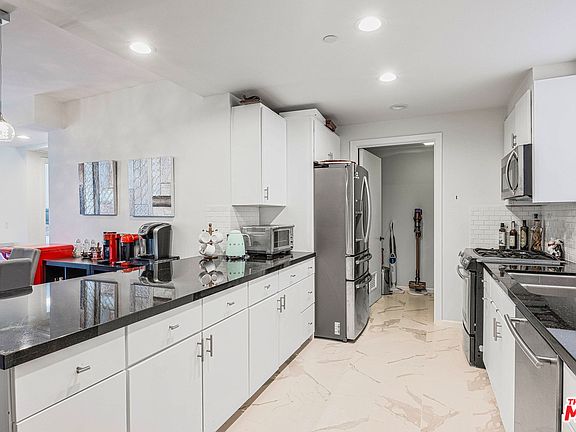4th image of 871 Crenshaw Blvd Unit 305