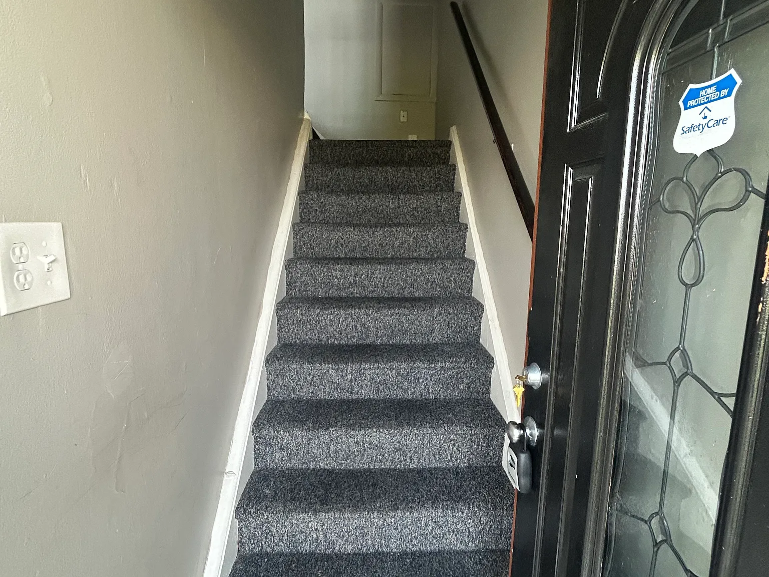 2 bed, 900 sqft, $1,300 — Photo 2