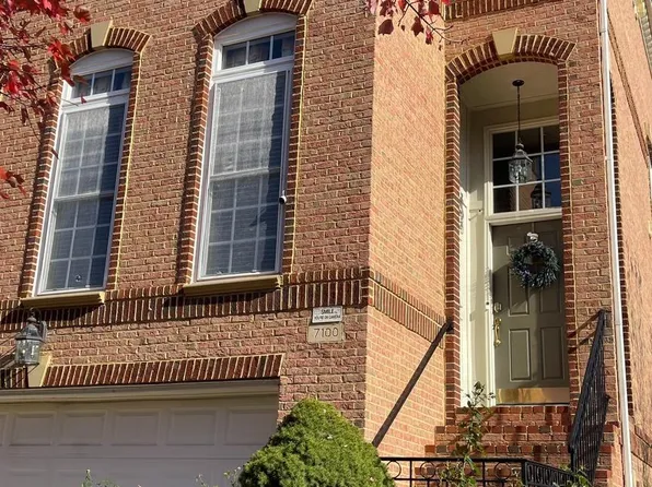 7100 Point Replete Cir, Fort Belvoir, VA 22060