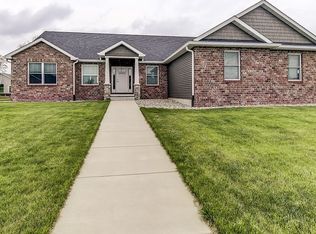 1101 Dogwood Ct, Sherman, IL 62684