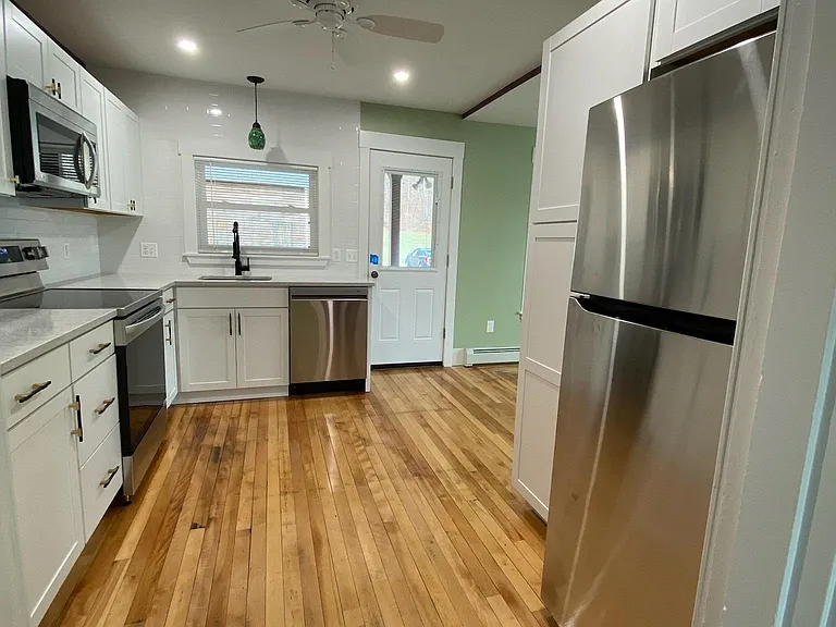 189 E Bow St #B — Photo 9
