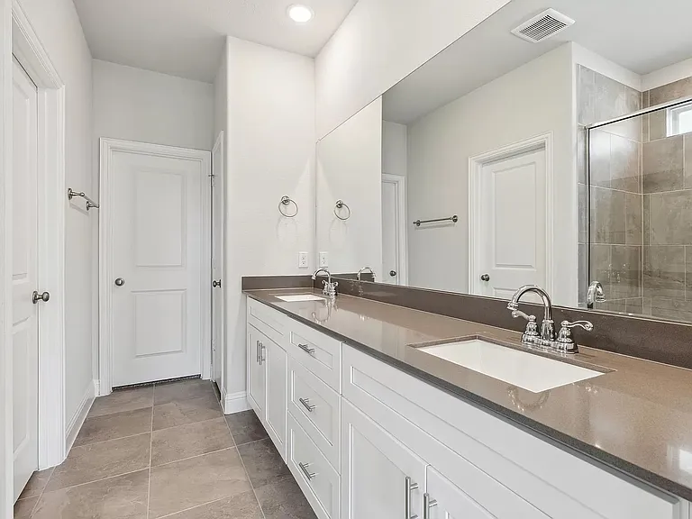 Master Bath Suite - Alternate View