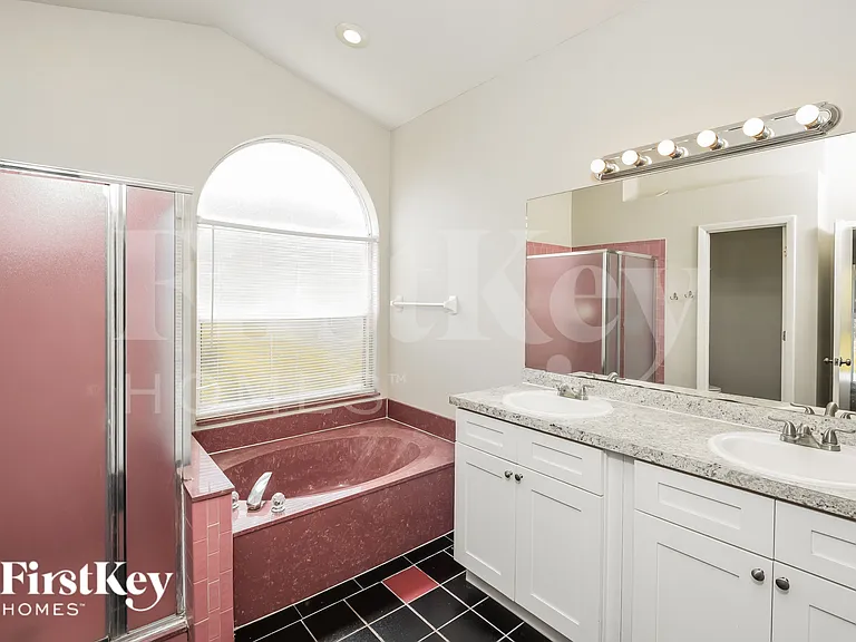 2738 Springfield Dr — Photo 10
