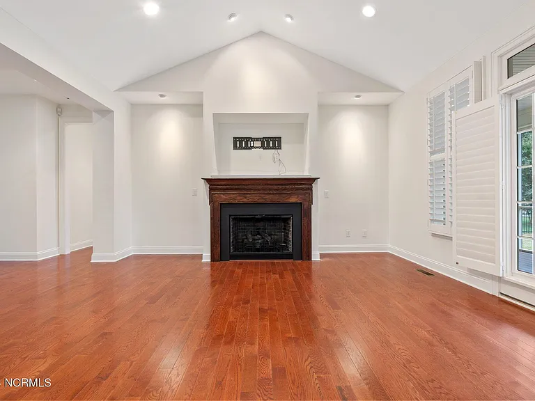 108 Hammerstone Cir — Photo 14