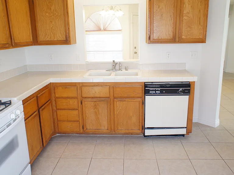 2705 Cheshire Ct — Photo 7