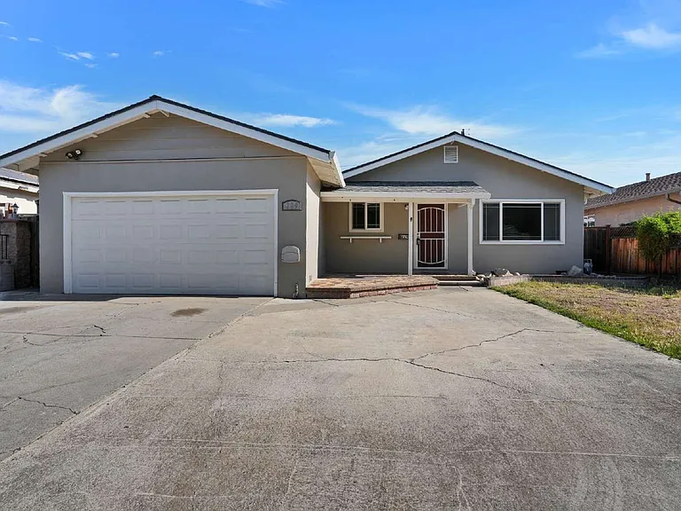 229 Seabiscuit Dr — Photo 1