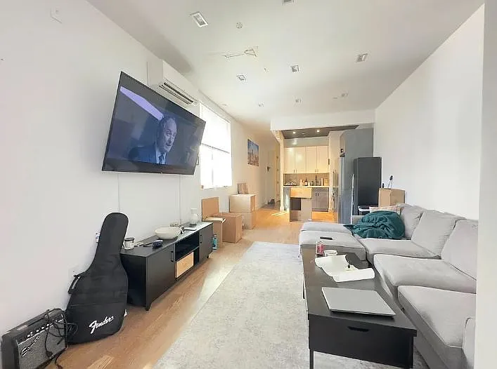 98 Moore St #2B — Photo 2