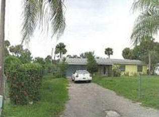 198 Crescent Lake Dr, North Fort Myers, FL 33917