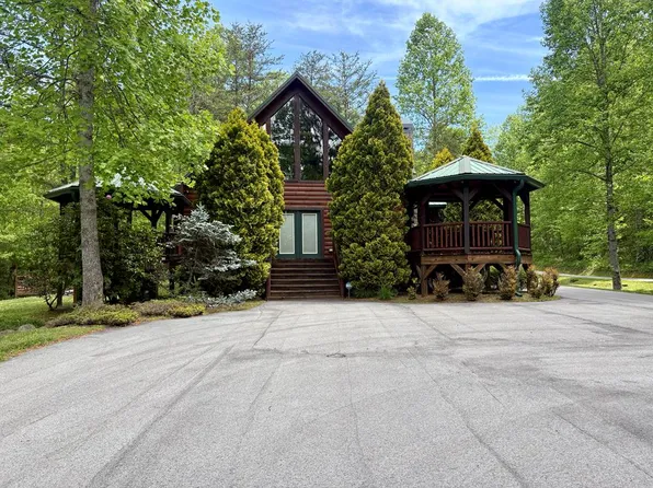 273 Ridgetop Cir, Whittier, NC 28789