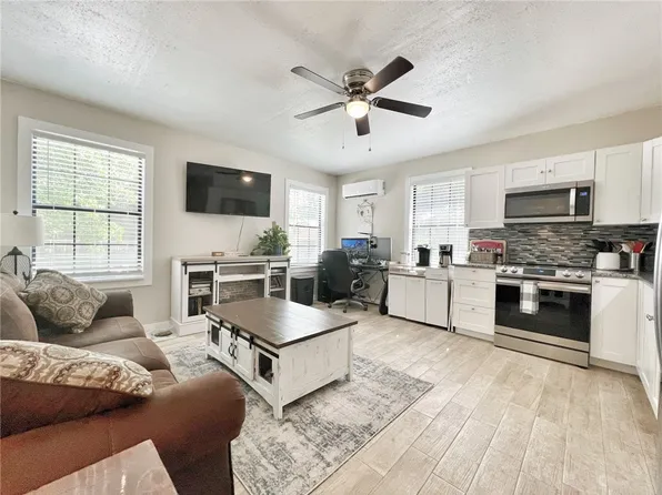 19680 Jewell Dr, Gravette, AR 72736