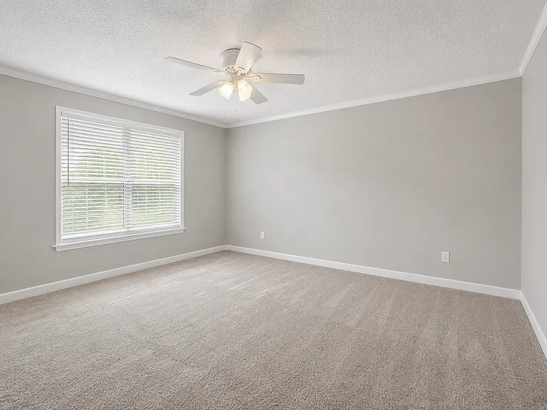 545 Oneida Ct — Photo 4