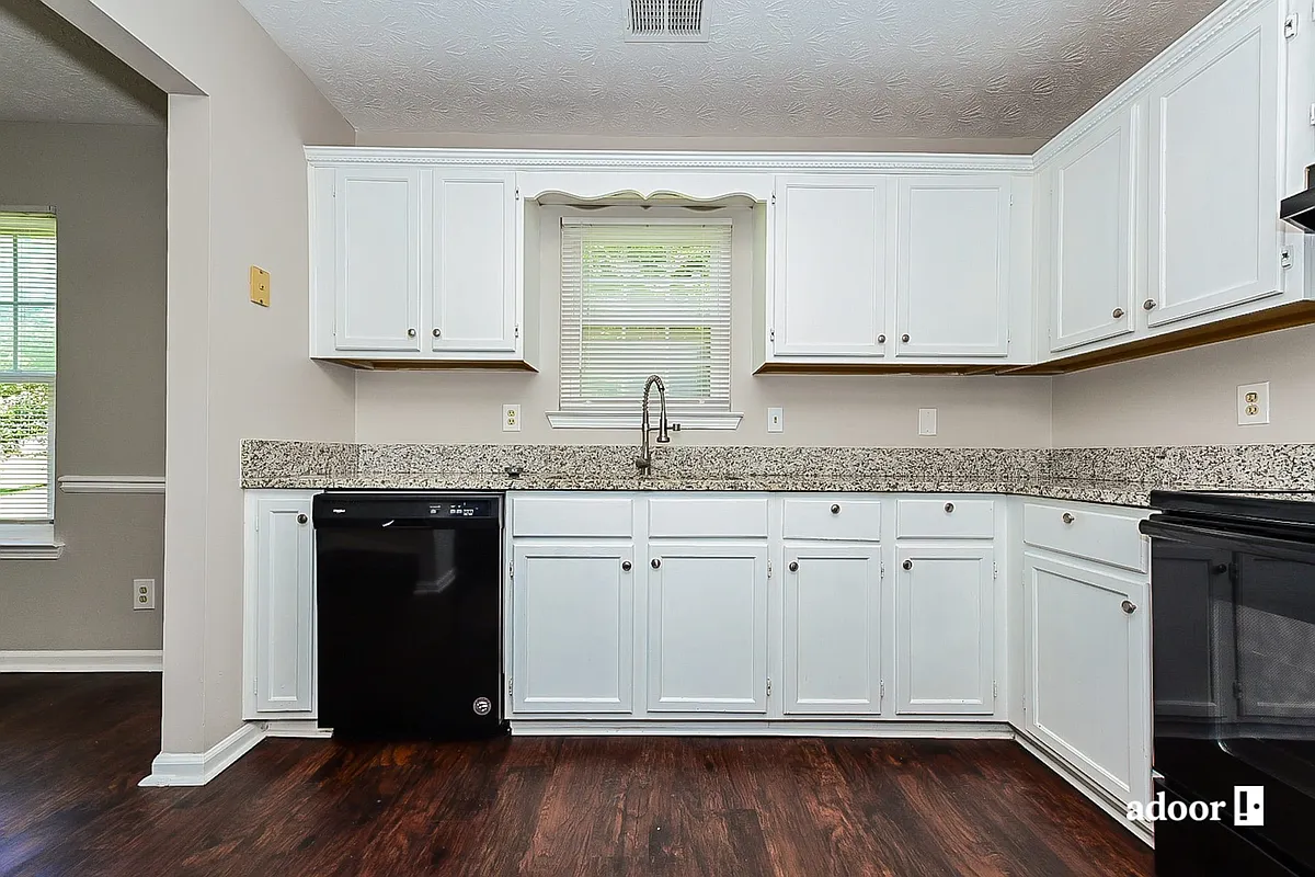 Building Photo - 6499 Pine Grove Ct