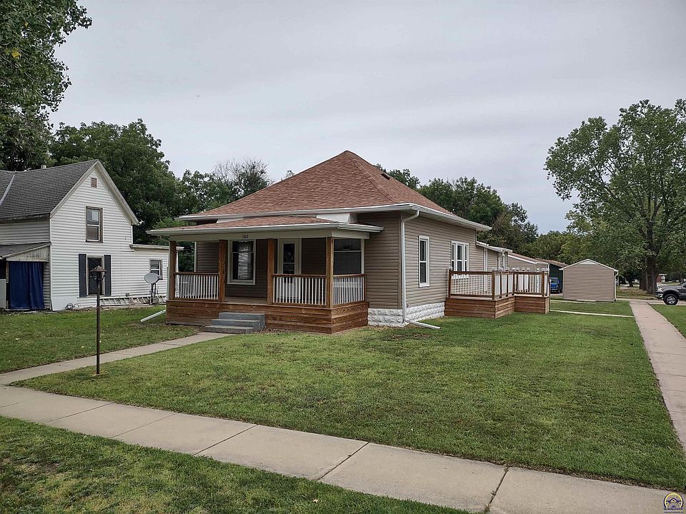 1002 Exchange St Emporia KS 66801 Zillow   29163704d18bf6bcf2258866b9f6907d Cc Ft 960 