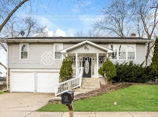 137 Mayfield Dr, Bolingbrook, IL 60440