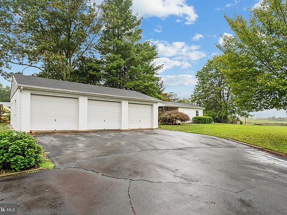 5th image of 8150 Applewood Ln