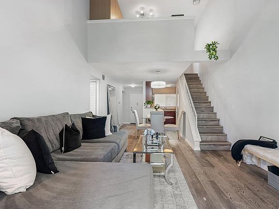 5th image of 21520 Burbank Blvd APT 314