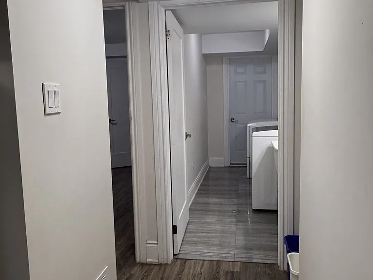 25 Westbourne Ave #BASEMENT — Photo 19