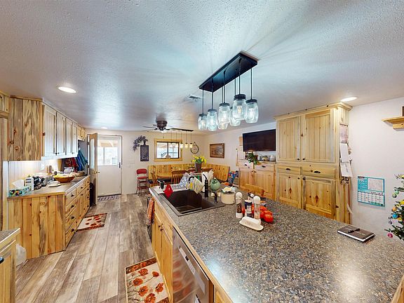 2nd image of 865 Paradise Valley Rd