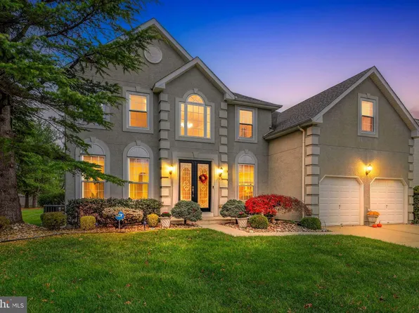 4 Redbud Dr, Sicklerville, NJ 08081