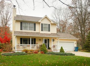 9040 Greystone Rd, Kalamazoo, MI 49009