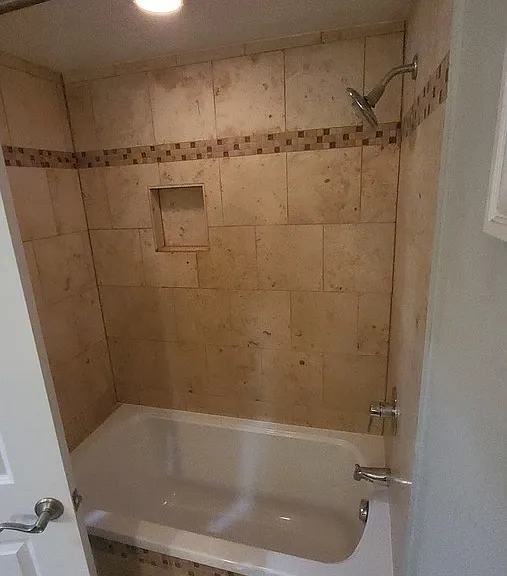 1343 W Nelson St #G — Photo 10