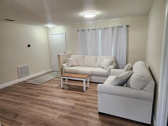 3rd image of 1652 SW HARLEM CIRCLE