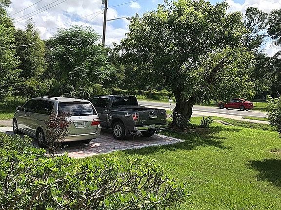 Parking space for 2 cars
