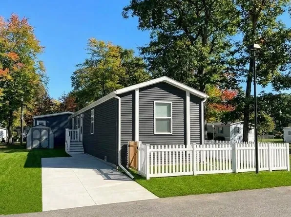 59 Friendship Dr, Sparta, MI 49345