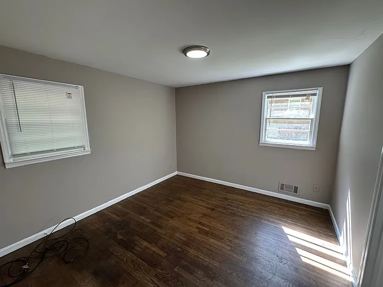 1210 Dewey St — Photo 6