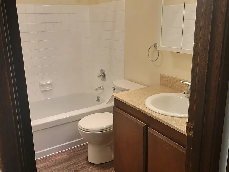 Nor'Easter Apartments — Photo 8