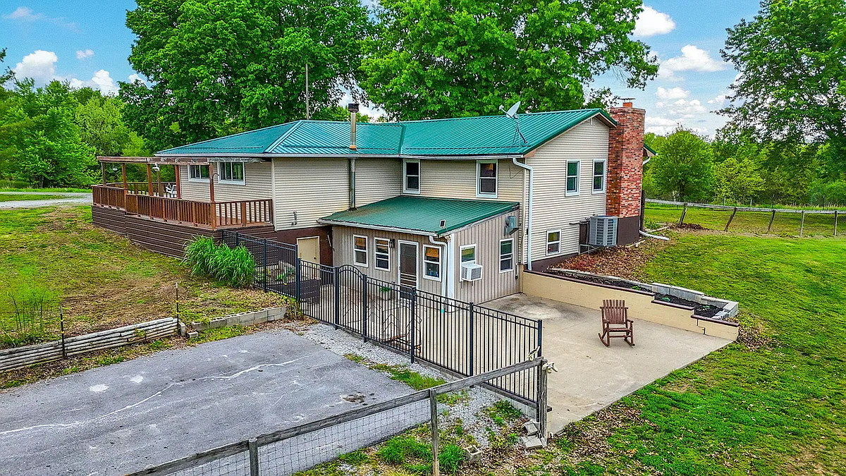 Building Photo - 852 N Dometrorch Rd