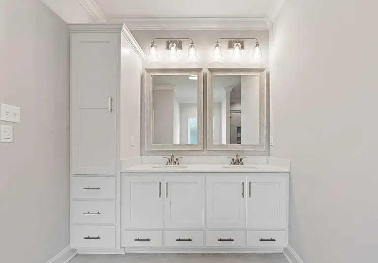 Double vanity in main bath