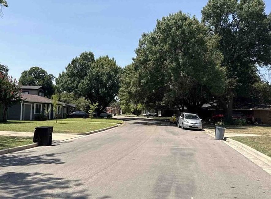 Exterior Neighborhood (street photo)