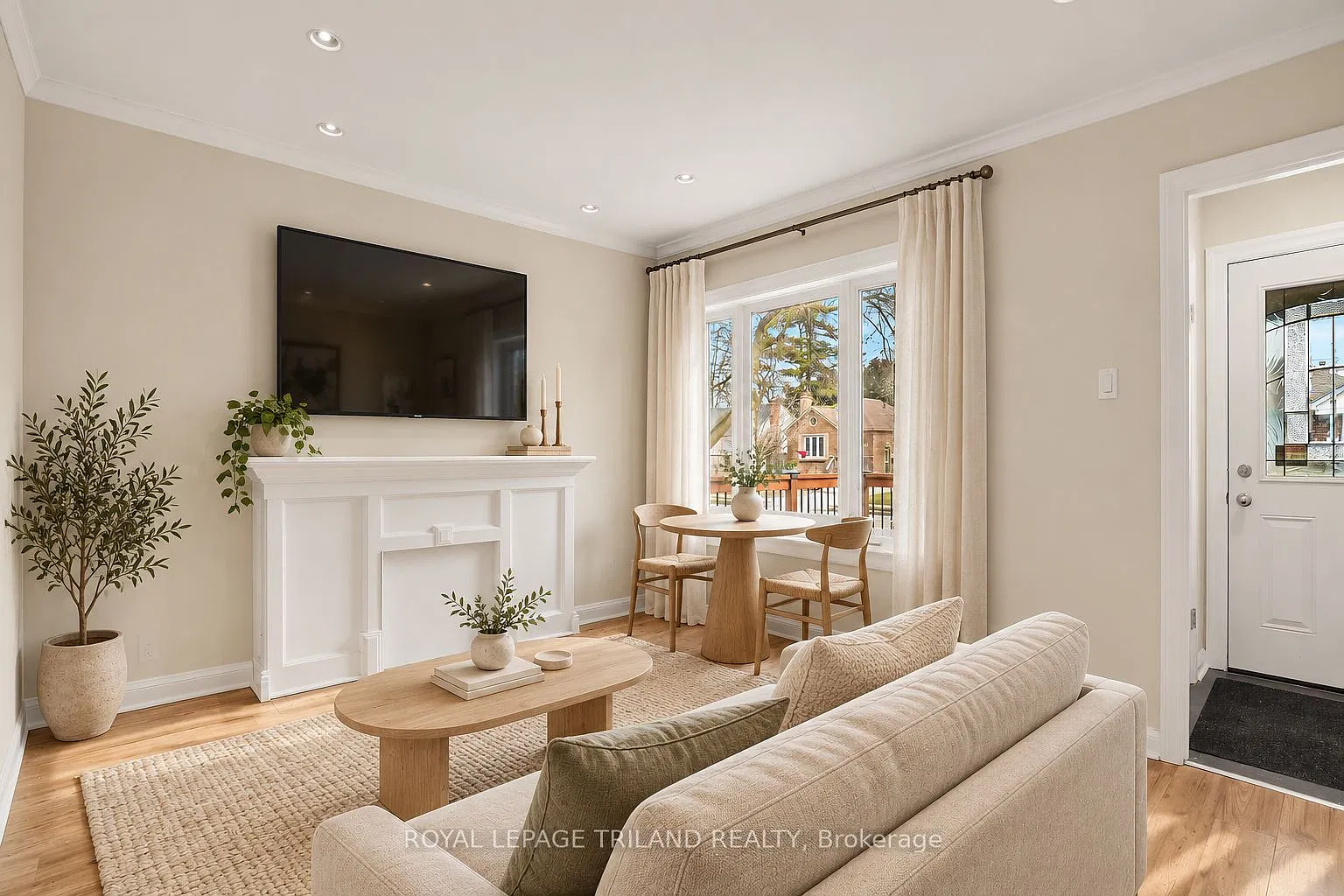 3 bed, $2,250 — Photo 1