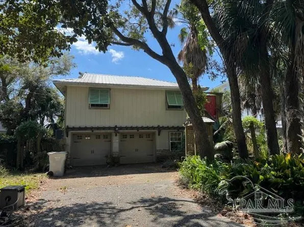 3255 Bay St, Gulf Breeze, FL 32563