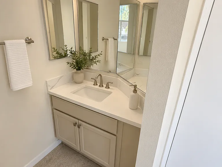 1772 Avenida Segovia — Photo 11