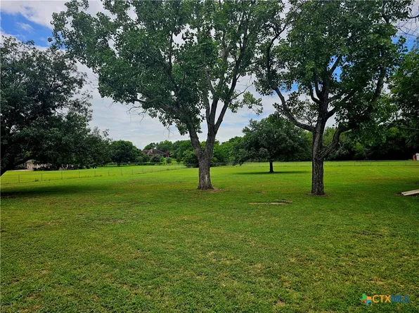 208 Windwood Cir, Seguin, TX 78155