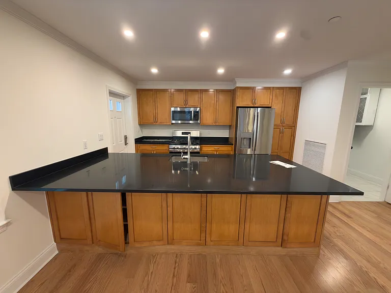 301 Paine Ct — Photo 1