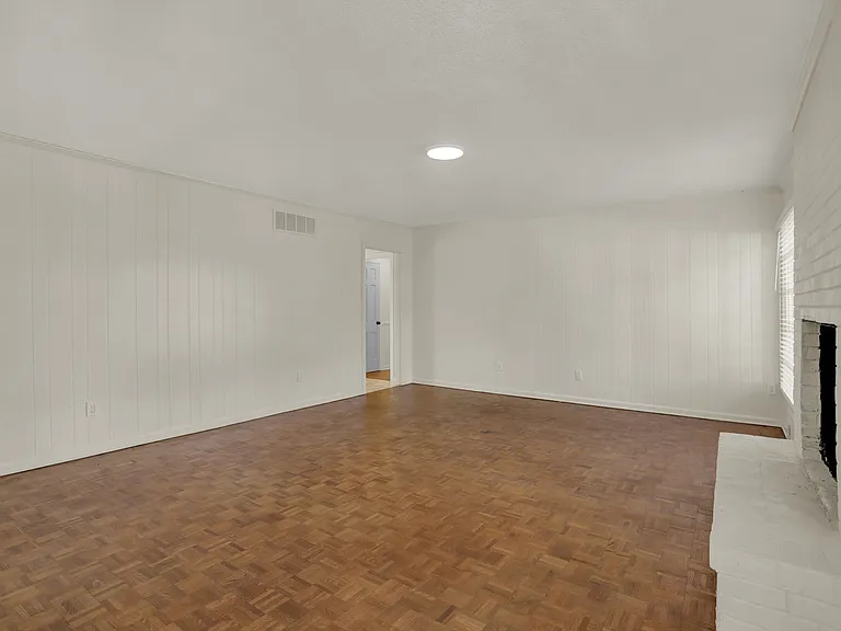 7126 Kings Castle Cv — Photo 15