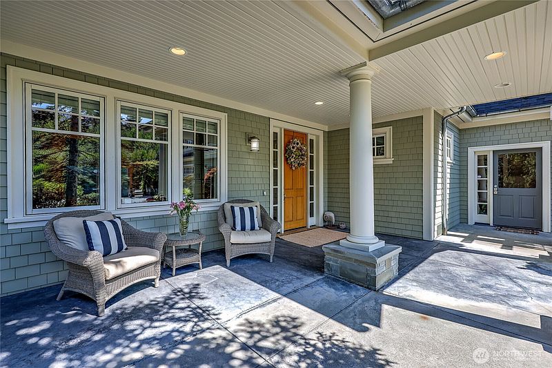 5th image of 9223 Allens Cove Lane NE
