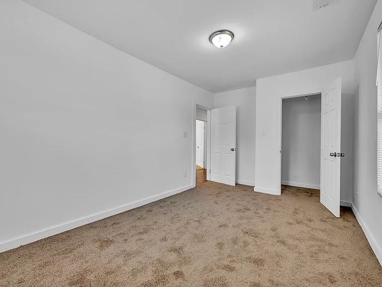 2348 Court R — Photo 31