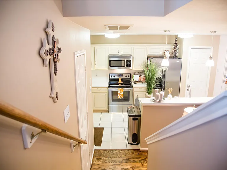 31 N Walden Elms Cir — Photo 13