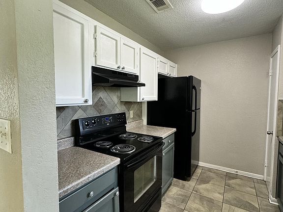 2nd image of 2602 Remington Dr