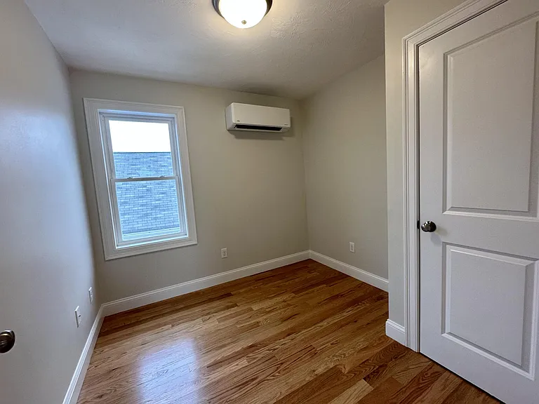 415 Danforth St #3 — Photo 4